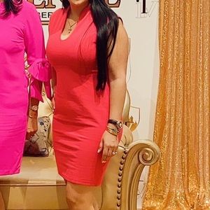 Traje rosado cuello en v